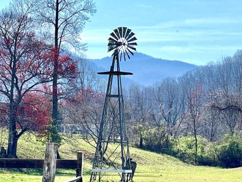 153 Rocking Chair Trail Hayesville NC 28904