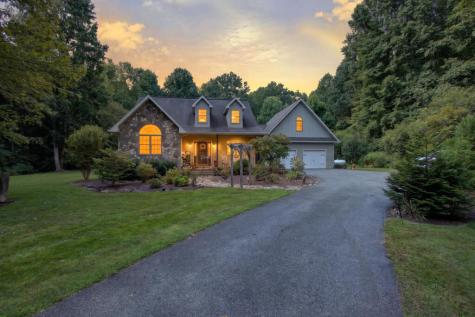 137 Noblet Drive Hiawassee GA 30646