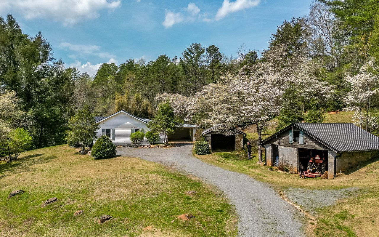 6086 Chatsworth Highway Ellijay GA 30540