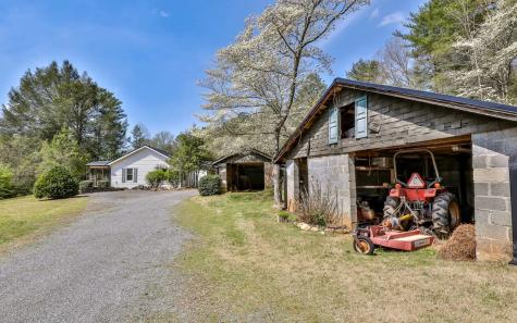 6086 Chatsworth Highway Ellijay GA 30540