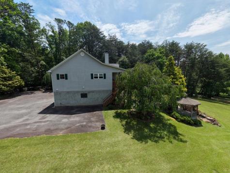 352 South Meadows Drive Hiawassee GA 30546