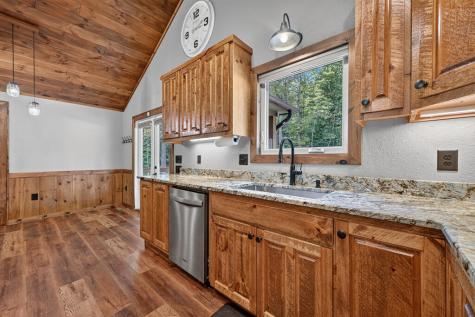185 Pine Lane Mineral Bluff GA 30559