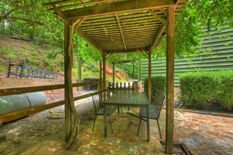 279 S Riverview Ellijay GA 30536