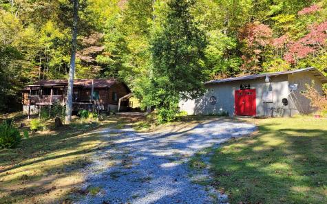 1492 Pine Log Church Road Brasstown NC 28902