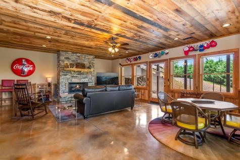 589 Deer Crest Road Blue Ridge GA 30513