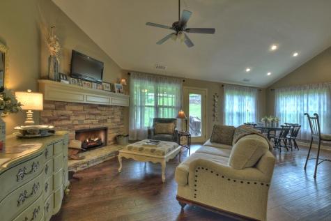 19 Lindsey Lane Blue Ridge GA 30513