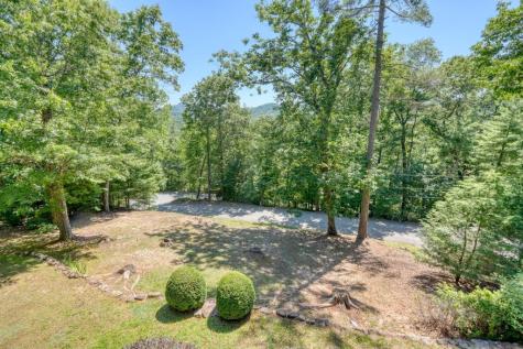 276 Lancelot Loop Clayton GA 30525