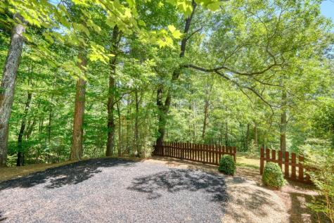 276 Lancelot Loop Clayton GA 30525