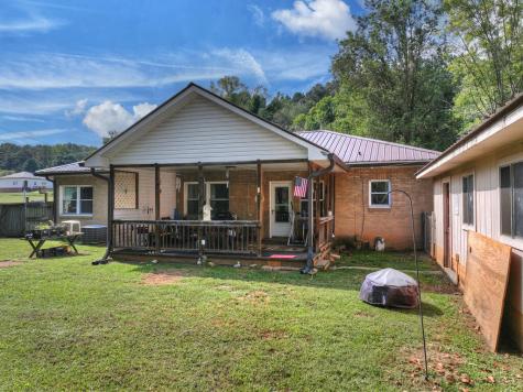 133 E Market Street Mccaysville GA 30555