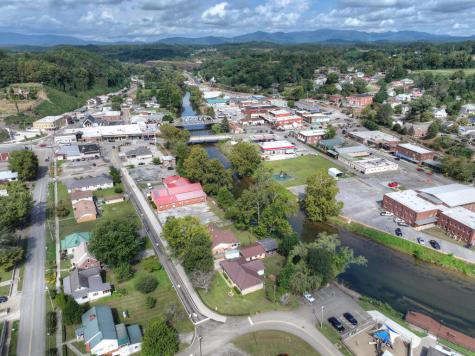 133 E Market Street Mccaysville GA 30555