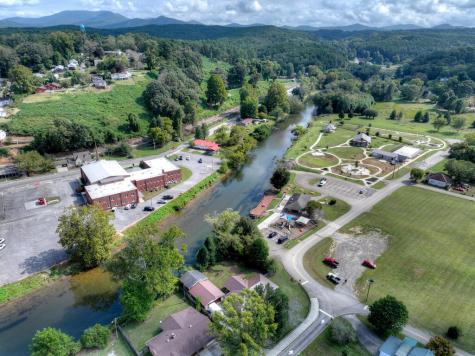 133 E Market Street Mccaysville GA 30555