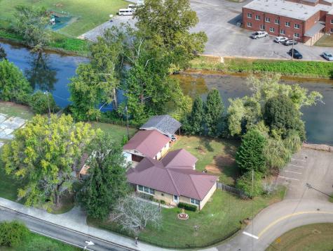 133 E Market Street Mccaysville GA 30555