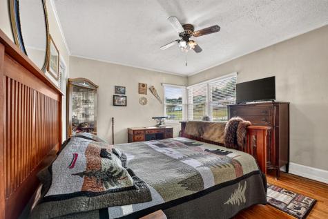 133 E Market Street Mccaysville GA 30555
