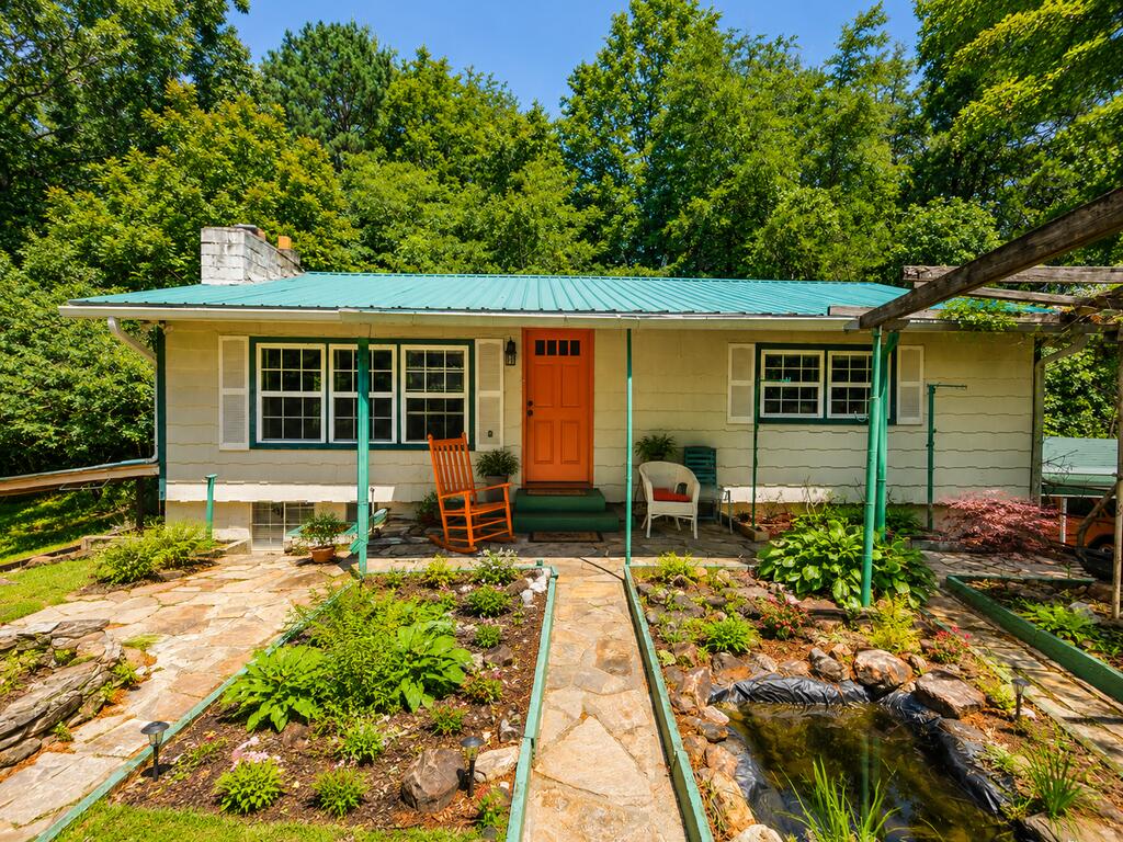 197 Pounding Mill Connector Hayesville NC 28904