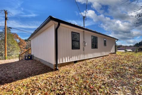 1144 Blue Ridge Drive Mccaysville GA 30555