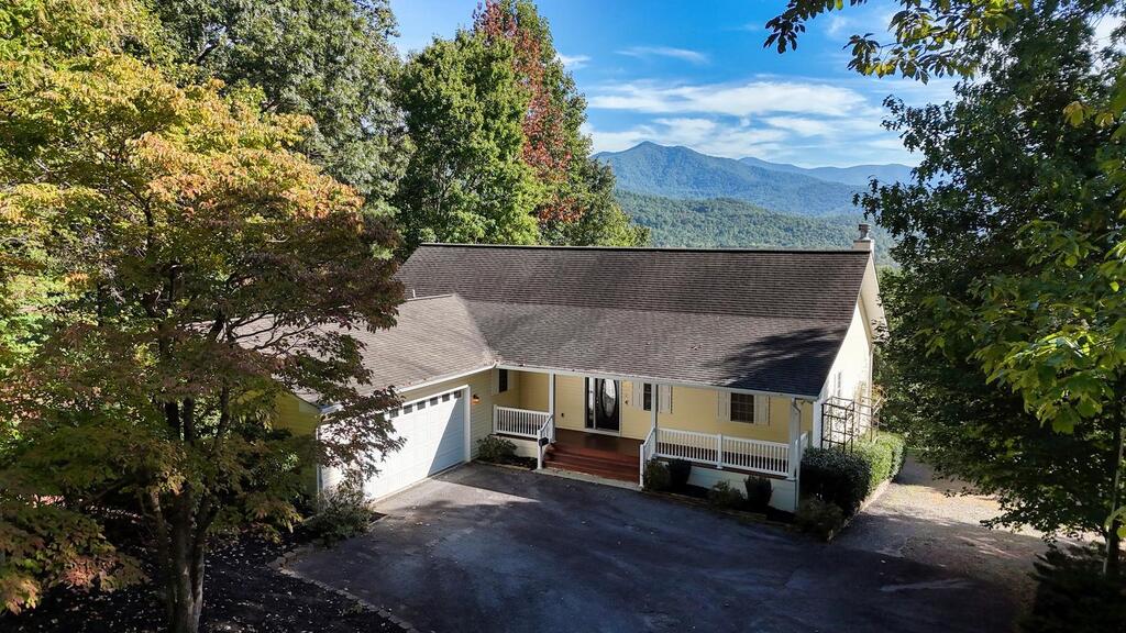 847 Scarletts Way Young Harris GA 30582