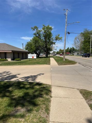 3741 Center Point Road NE Cedar Rapids IA 52402