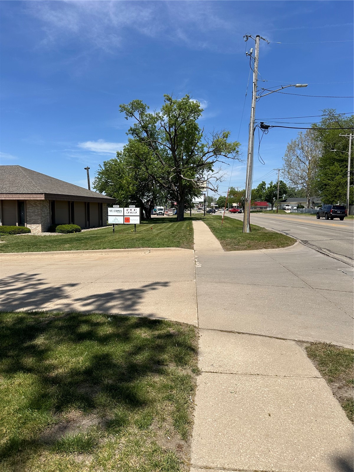 3741 Center Point Road NE Cedar Rapids IA 52402