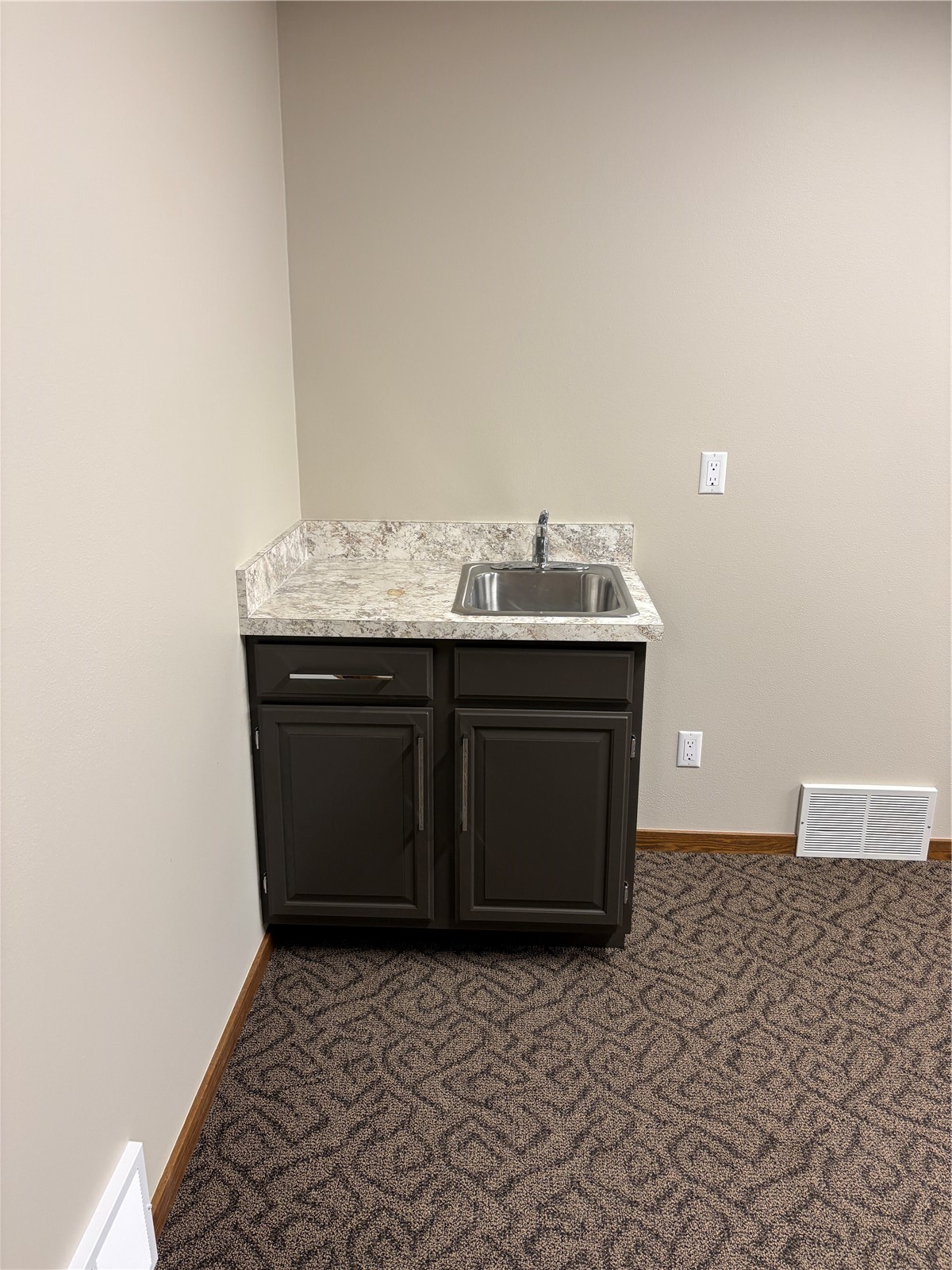 3741 Center Point Road NE Cedar Rapids IA 52402
