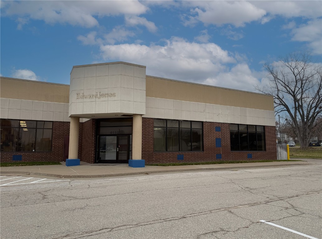 4110 Center Point Road NE Cedar Rapids IA 52402