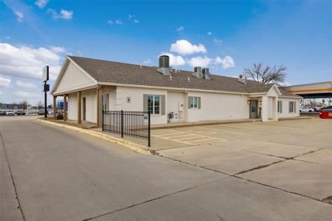 5020 Council Street NE Cedar Rapids IA 52402