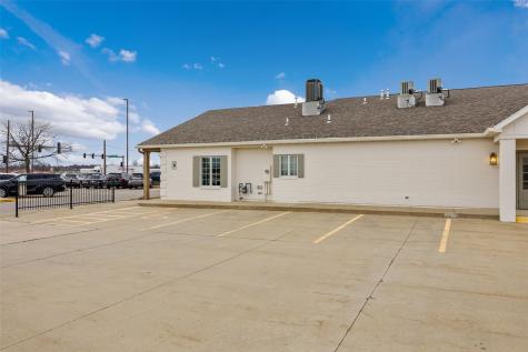 5020 Council Street NE Cedar Rapids IA 52402