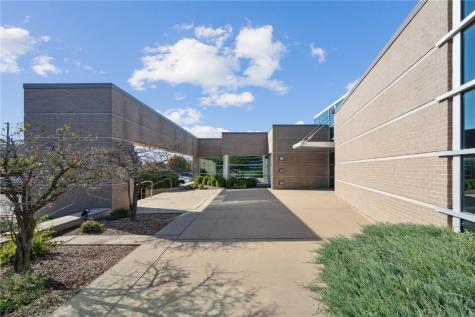 4840 N River Boulevard NE Cedar Rapids IA 52411
