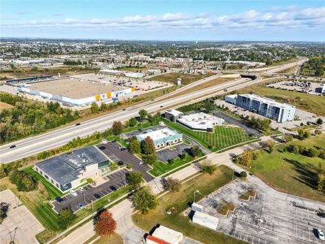 4840 N River Boulevard NE Cedar Rapids IA 52411