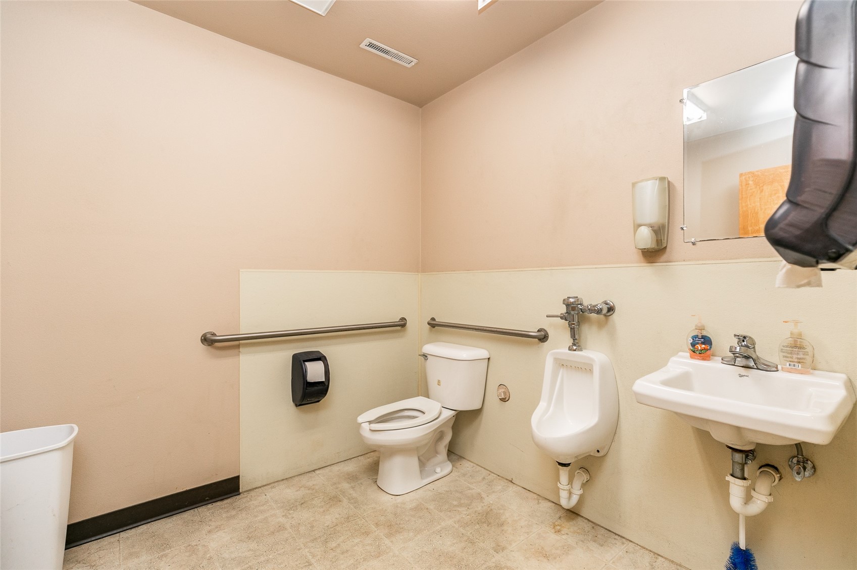 2224 Heinz Iowa City IA 52249