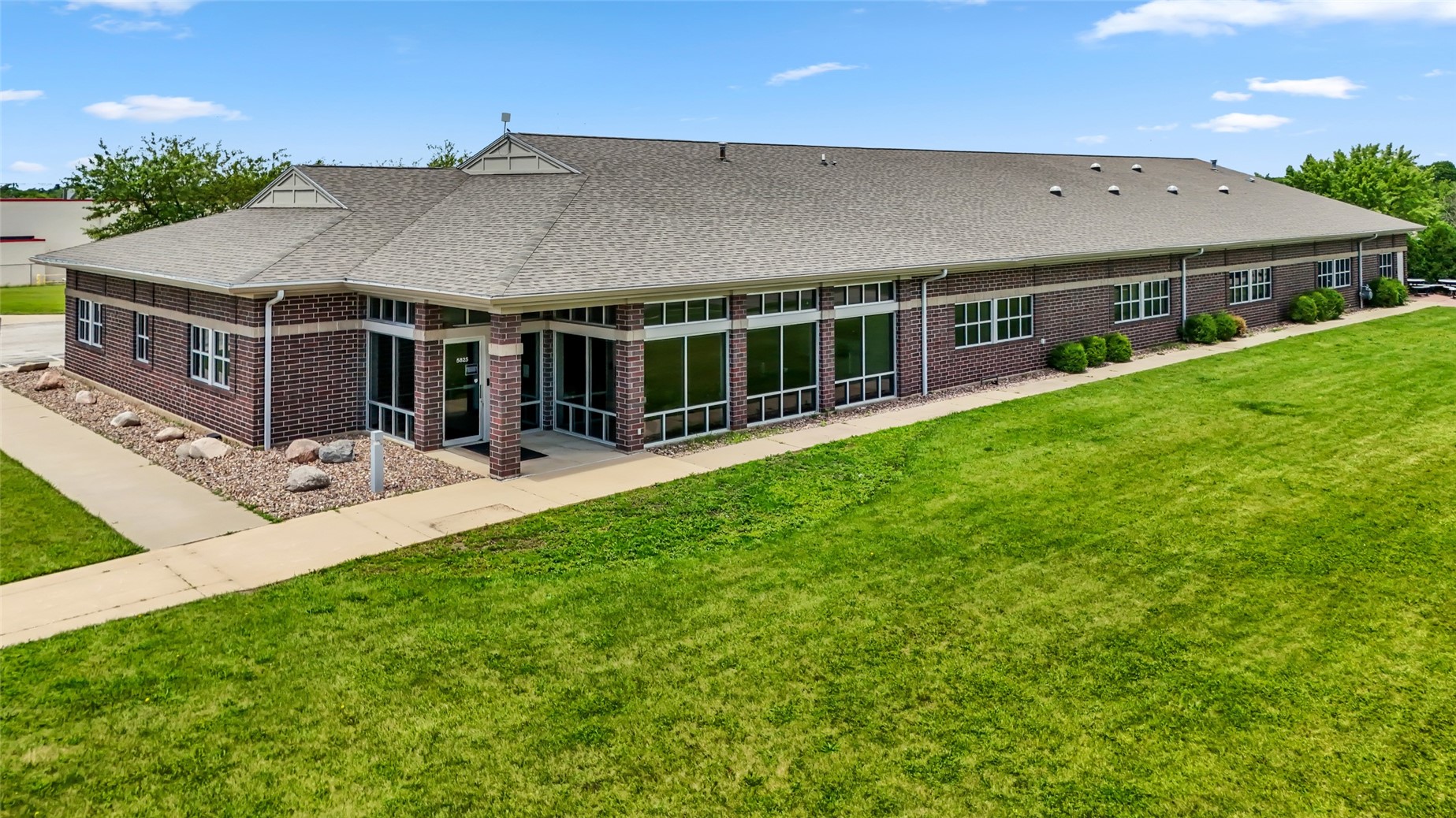 5825 Dry Creek Lane NE Cedar Rapids IA 52402