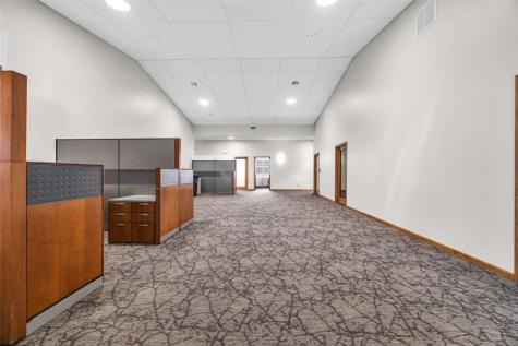 5825 Dry Creek Lane NE Cedar Rapids IA 52402