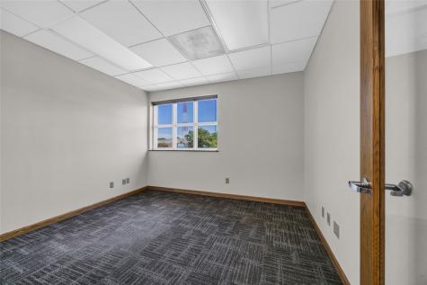 5825 Dry Creek Lane NE Cedar Rapids IA 52402