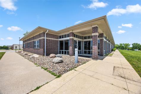5825 Dry Creek Lane NE Cedar Rapids IA 52402