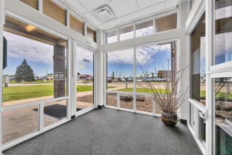 5825 Dry Creek Lane NE Cedar Rapids IA 52402