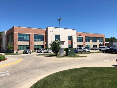 3925 Fountains Boulevard NE Cedar Rapids IA 52411