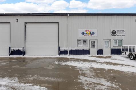 1750 Robins Road Hiawatha IA 52333