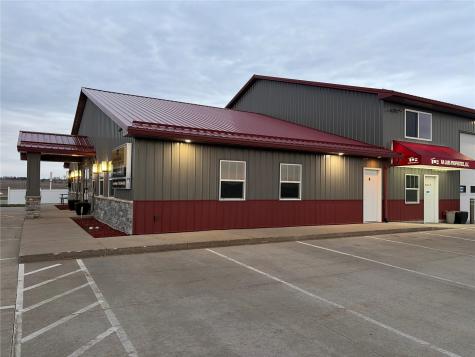 700 Ford Lane Center Point IA 52213