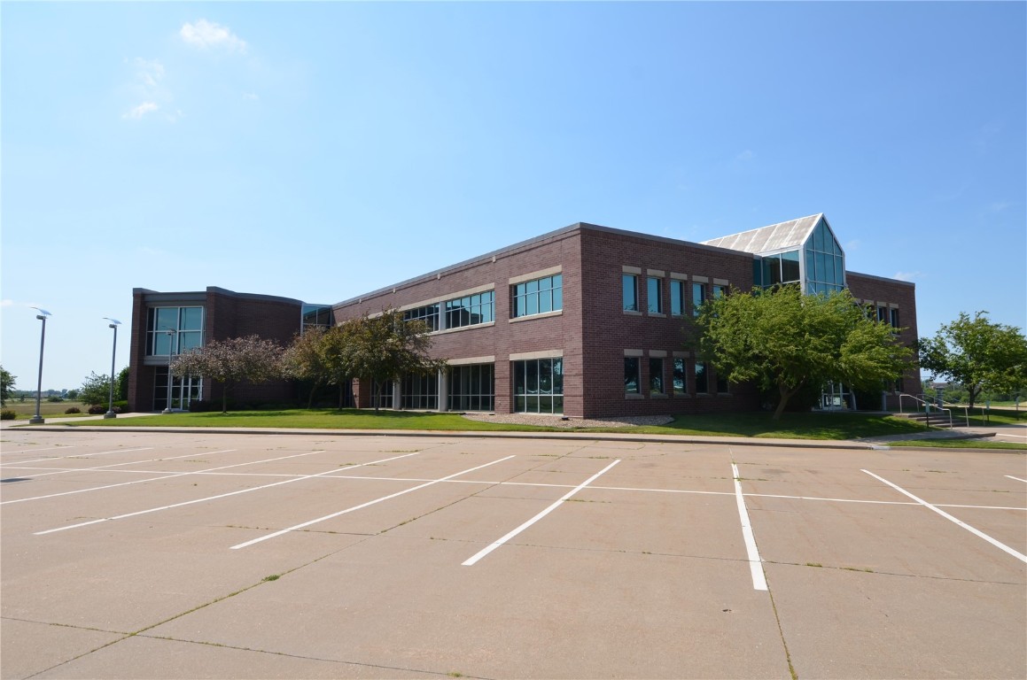 8710 Earhart Lane SW Cedar Rapids IA 52404