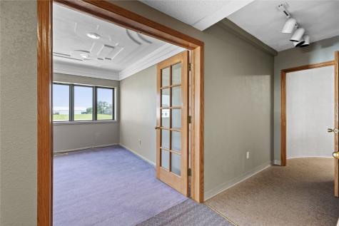 953 E Main Street Manchester IA 52057