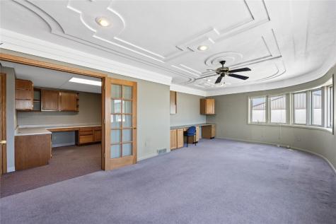 953 E Main Street Manchester IA 52057