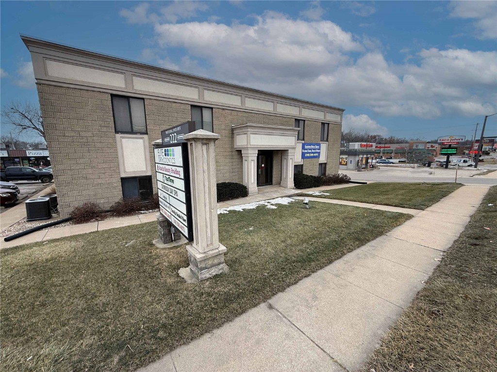 222 Edgewood Road NW Cedar Rapids IA 52405