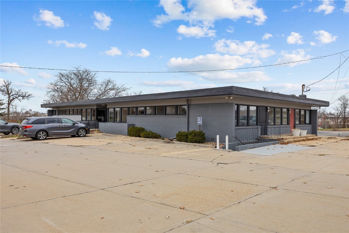 4245 1st Avenue SE Cedar Rapids IA 52402