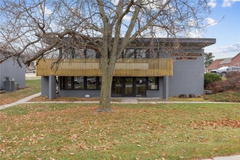 4245 1st Avenue SE Cedar Rapids IA 52402