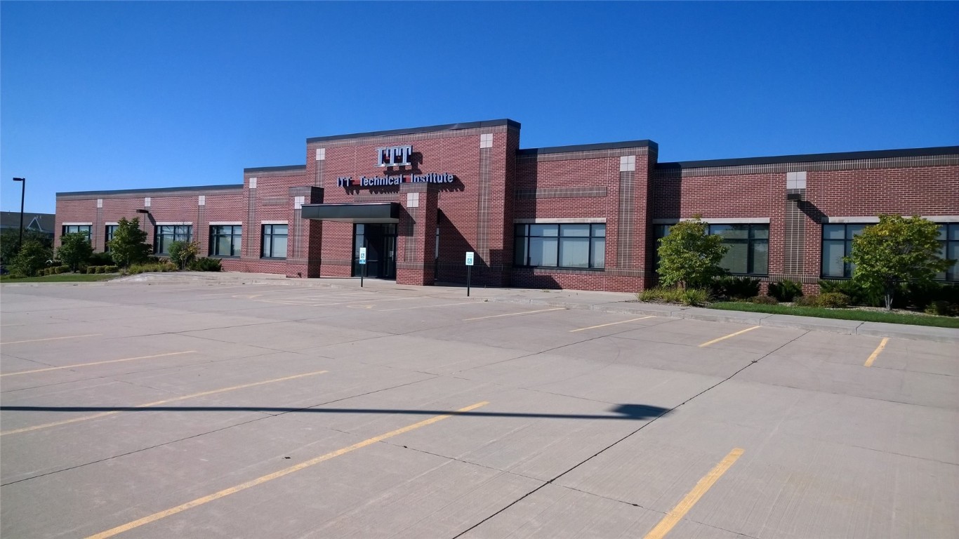 3735 Queen Court SW Cedar Rapids IA 52404