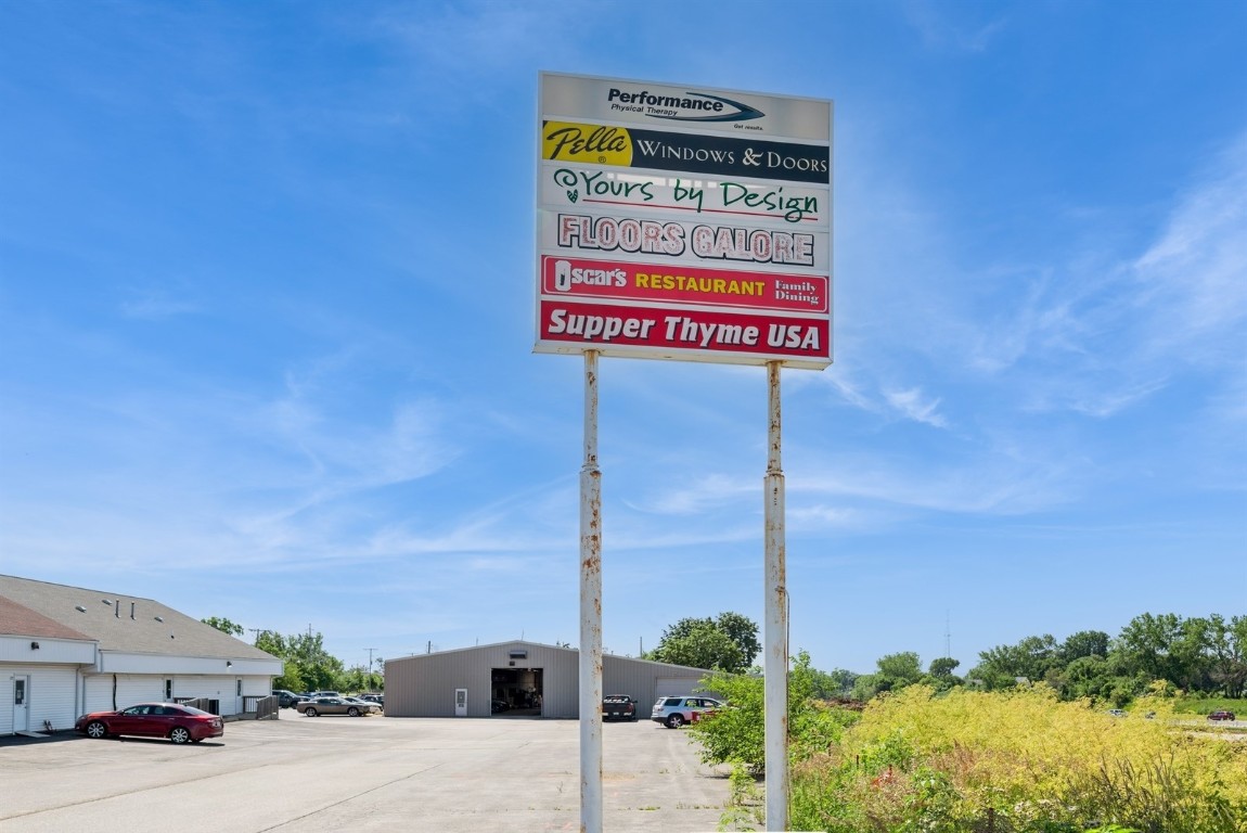 762 N Center Point Road Hiawatha IA 5233