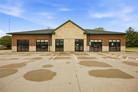 450 Colton Circle NE Cedar Rapids IA 52402