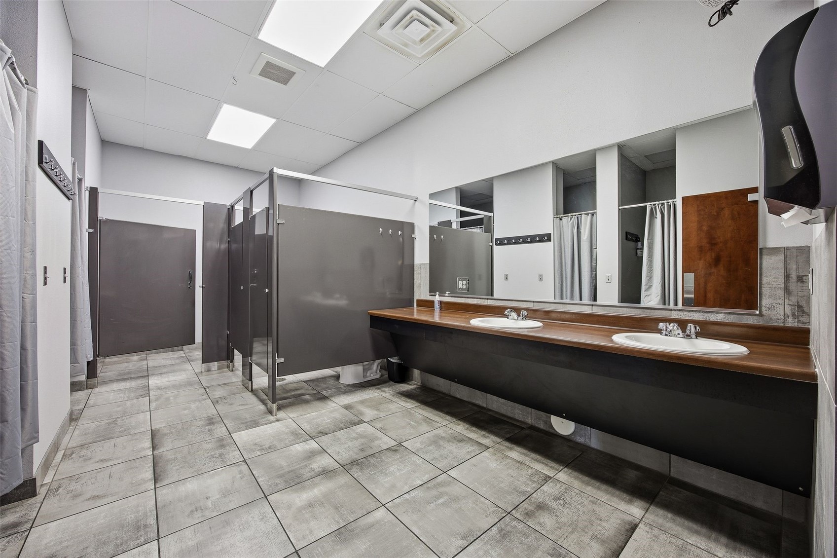 450 Colton Circle NE Cedar Rapids IA 52402