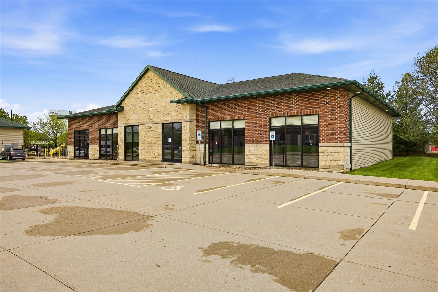 450 Colton Circle NE Cedar Rapids IA 52402