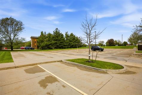 450 Colton Circle NE Cedar Rapids IA 52402