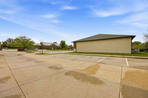 450 Colton Circle NE Cedar Rapids IA 52402